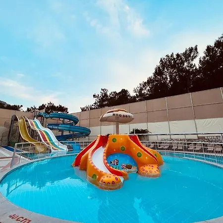 ホテル Telmessos Neva